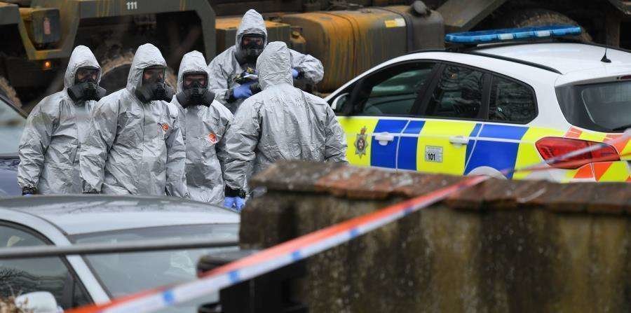 En la imagen de EFE, personal forense especializado en el Reino Unido.