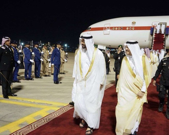 El jeque Mohammed bin Zayed a su llegada a la base saudita este domingo.