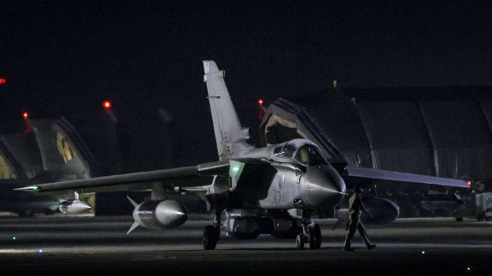 El Ministerio de Defensa británico (MoD) difundió esta imagen de un avión de la Real Fuerza Aérea Británica antes de despegar en la RAF Akrotiri en Chipre, el 14 de abril de 2018 