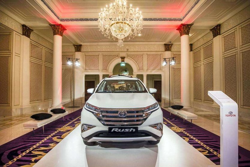 El Toyota Rush en el Palazzo Versace de Dubai.