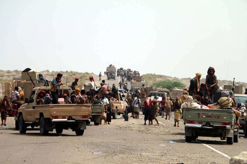Las Fuerzas yemeníes después de tomar una carretera que dirige al puerto de Hodeida. (EPA)