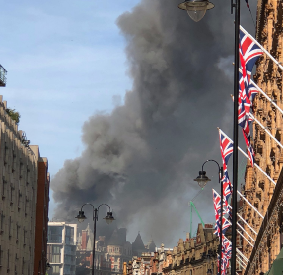 Una imagen de Twitter del humo en el centro de Londres.