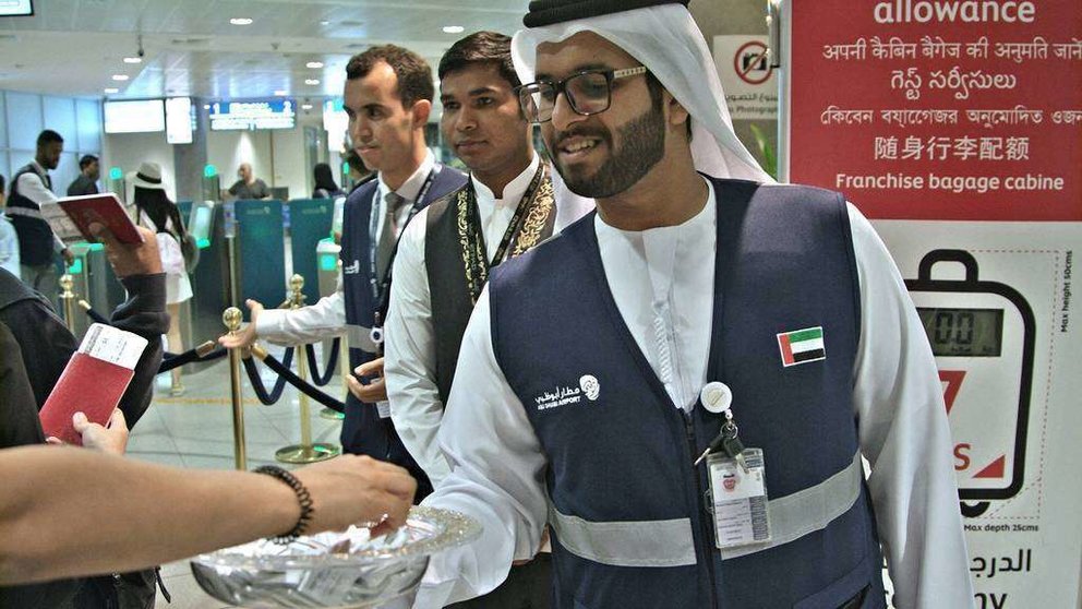 Emiratíes en el Aeropuerto Internacional de Abu Dhabi. (Cedida)