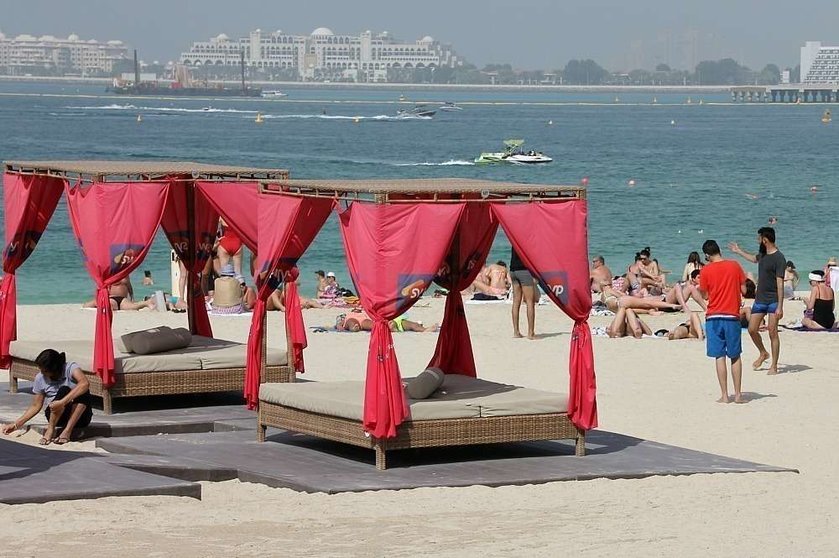 Playa pública de Jumeirah Beach Residence en Dubai. (R. Pérez / EL CORREO)