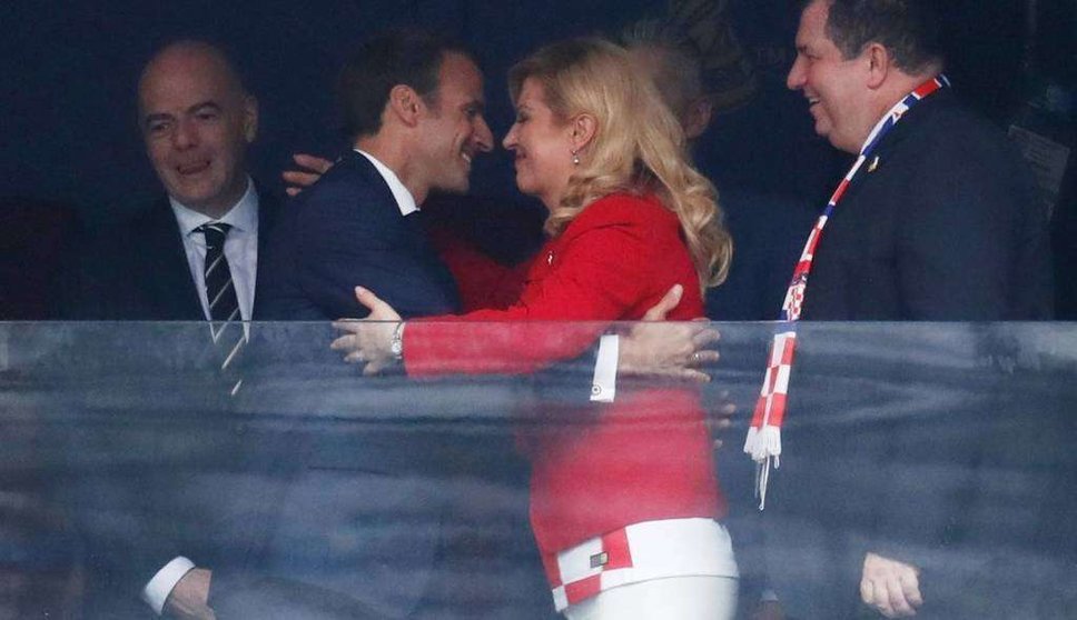 El presidente de Francia y la de Croacia durante la final del Mundial de Fútbol 2018. (Reuters)