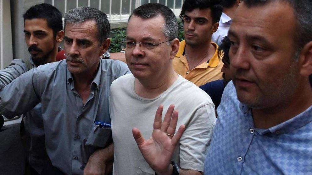 El pastor evangélico Andrew Craig Brunson de 50 años se encuentra bajo arresto domiciliario en Turquía. (AFP)