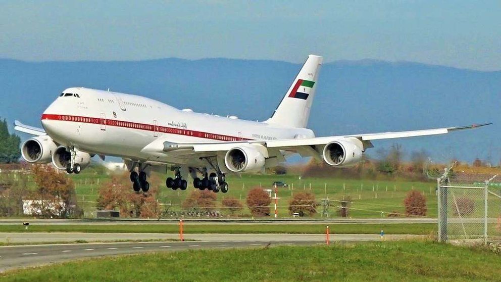 El avión presidencial de EAU en la pista del aeropuerto de Ginebra.
