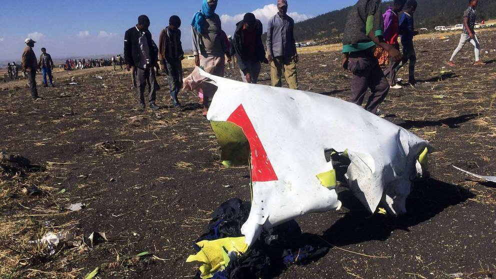 En la imagen de EFE, restos del avión siniestrado en Etiopía.