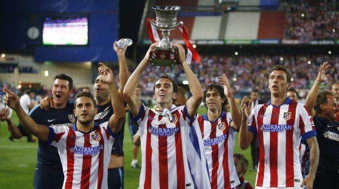 El Atlético de Madrid levanta la última Supercopa de España.