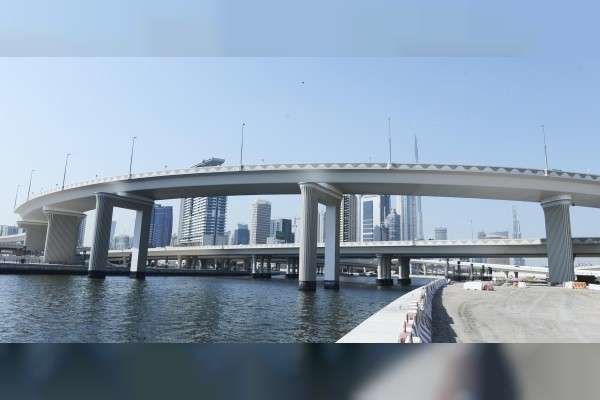 Una imagen del puente de Al Khail en Dubai.