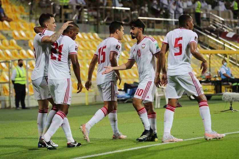 Los futbolistas emiratíes celebran uno de los goles. (WAM)