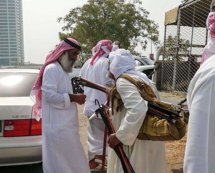 A modo ilustrativo, una imagen de emiratíes jubilados. (EL CORREO)