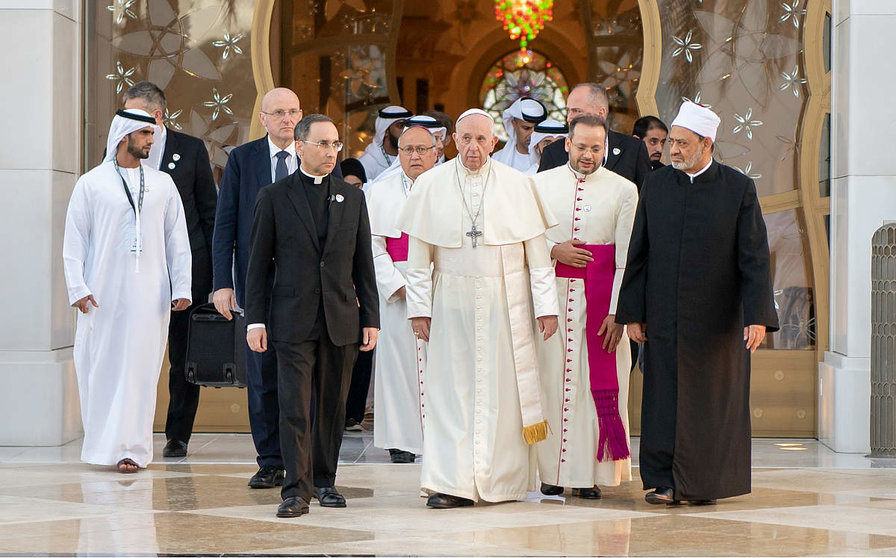 El Papa y el Gran Imán de Al Azhar, en la Gran Mezquita del jeque Zayed en Abu Dhabi. (WAM)