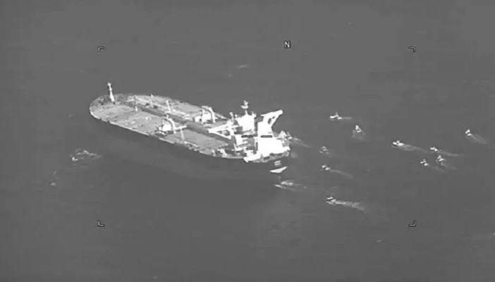 El petrolero confiscado en una captura de pantalla de un vídeo de la Marina de EEUU.