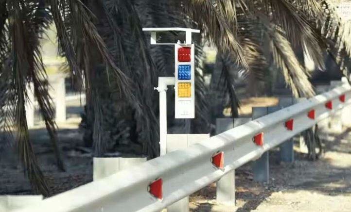 Uno de los nuevos radares en una carretera en Abu Dhabi. (Instagram)