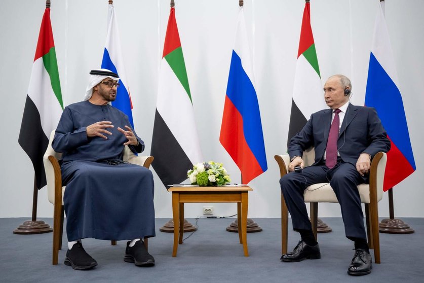 Los presidentes de Emiratos y Rusia en San Petesburgo. (WAM)