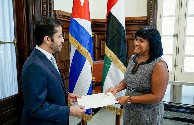El embajador de EAU en Cuba presenta credenciales a la vicecanciller cubana. (WAM)