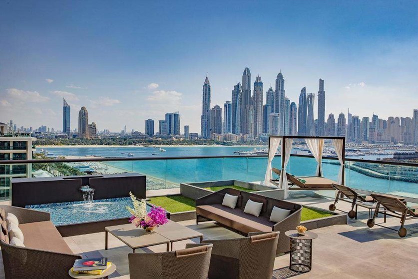 Vistas de Dubai Marina desde un resort en La Palmera. (Booking)