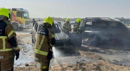 Una imagen suministrada por la Policía de Dubai del incendio de los coches.