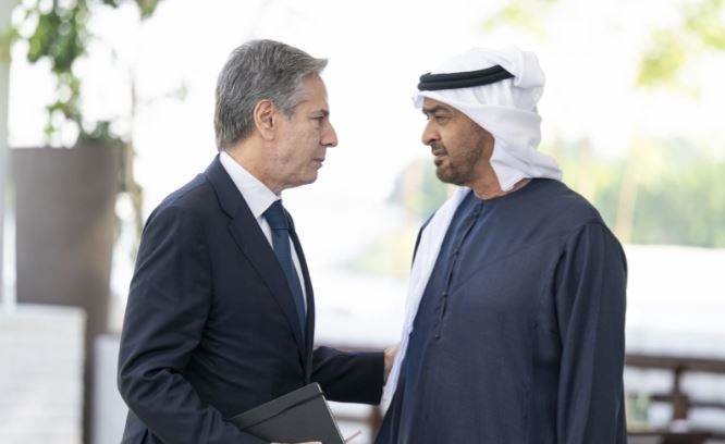 El presidente de EAU y el secretario de Estado de EEUU este lunes en Abu Dhabi. (WAM)