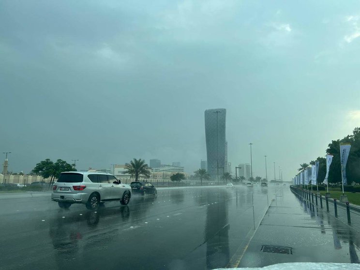La lluvia cae en Abu Dhabi. (WAM)