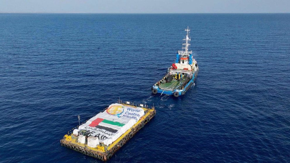 Un barco con ayuda de Emiratos y WCK. (WAM)