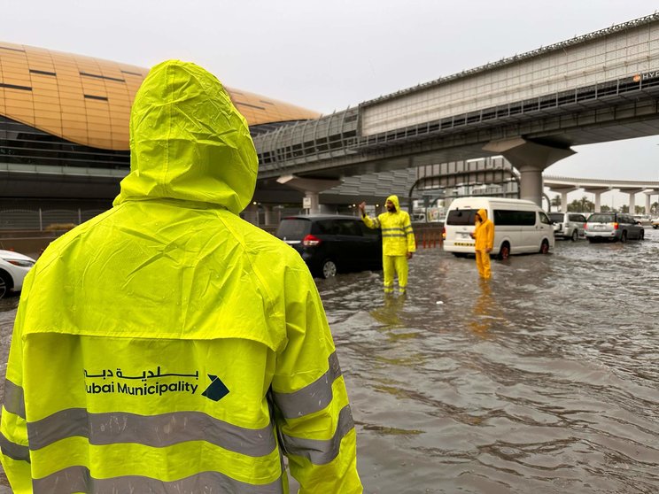 Inundaciones por las lluvias en Dubai este martes. (Dubai Media Office)