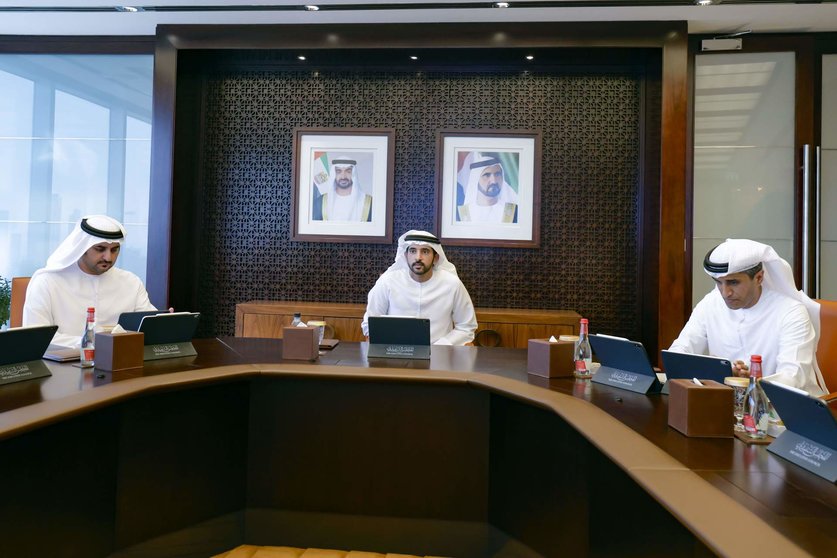 En el centro de la imagen el príncipe heredero de Dubai. (WAM)