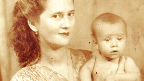 foto familiar de Elena Daconte con uno de sus hijos. (Fuente externa)