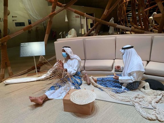 Artesanos emiratíes en Abu Dhabi. (EL CORREO)
