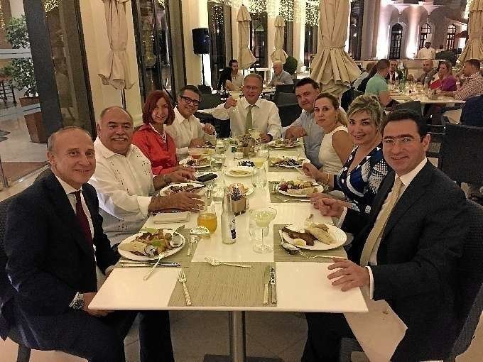El embajador de México -segundo por la izquierda- presidió el evento junto con otros destacados diplomáticos e invitados.