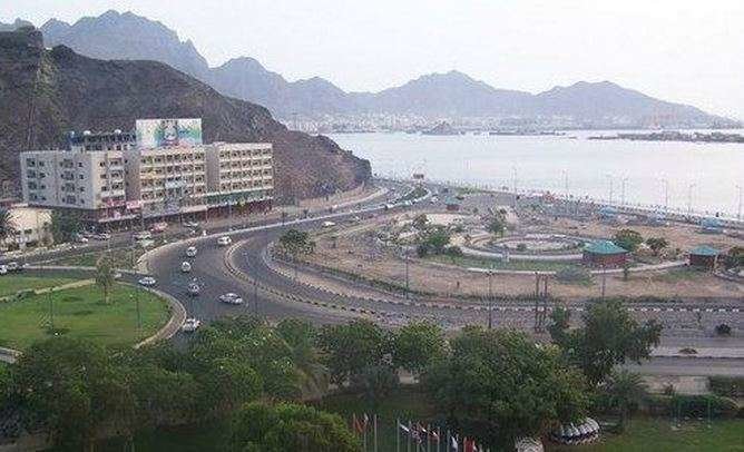 Perspectiva de la calle principal en la ciudad yemení de Adén.