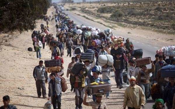 Refugiados sirios en busca de una tierra que los acoja.