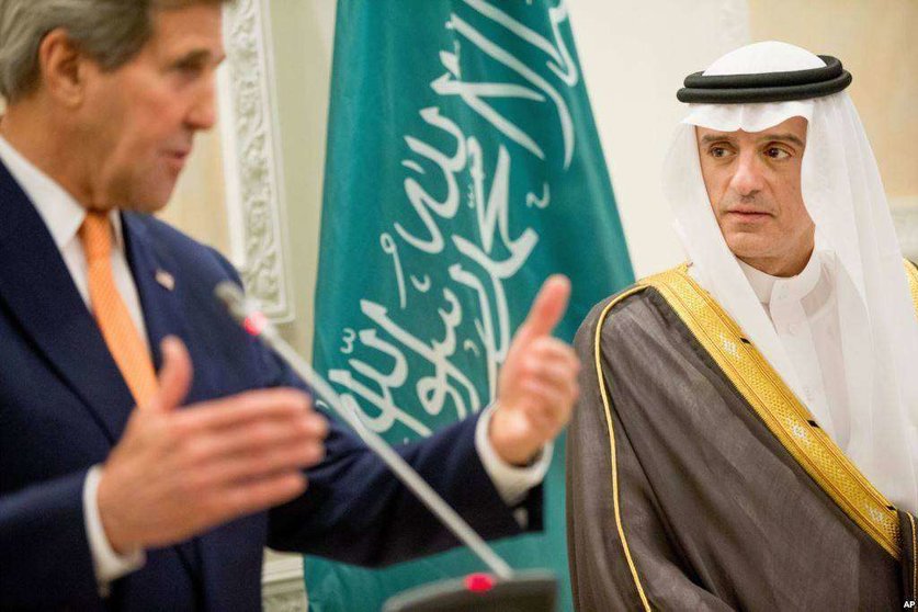 El secretario de Estado, John Kerry, junto al ministro de Exteriores saudita, Adel al-Jubeir.