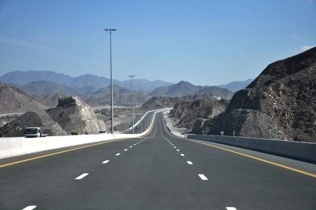 Una imagen de la carretera que une el emirato de Dubai con el de Fujairah.
