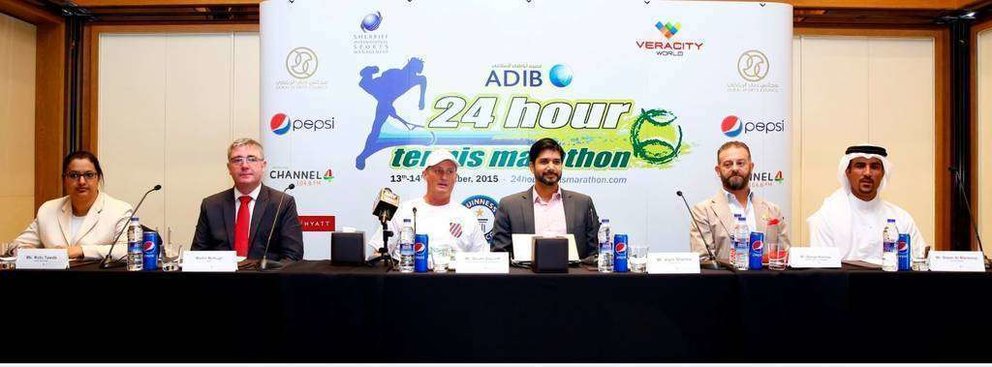 Dubai acoge la primera de maratón de 24 horas de tenis del mundo.