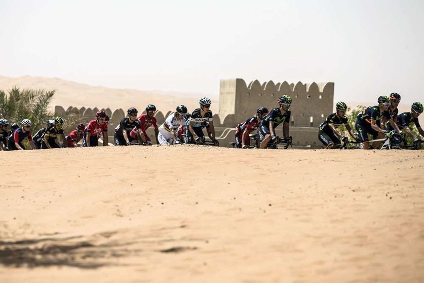 Una imagen del pelotón de la primera etapa del Abu Dhabi Tour.