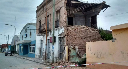 Varias familias perdieron sus casas por el terremoto (EFE)