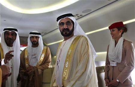El gobernador de Dubai y el príncipe heredero durante una visita a Emirates Airline.