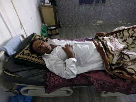 Un paciente que padece cólera en un hospital de Bagdad (Reuters).