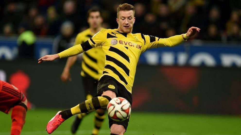 Reus juega de extremo izquierdo en el Borussia Dortmund de la Bundesliga alemana.