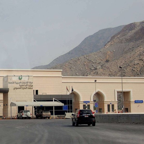 Una imagen de un paso fronterizo entre Omán y Emiratos.