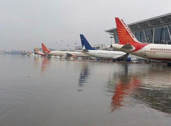 Una imagen del aeropuerto inundado de Chennai.