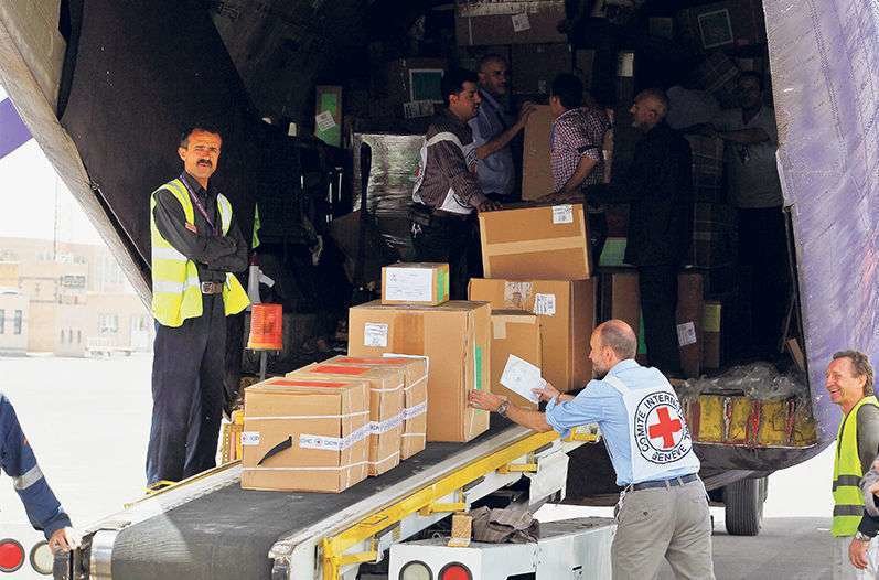 Avión con ayuda humanitaria en Yemen.