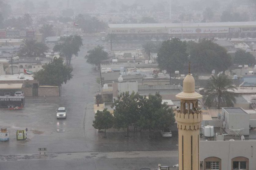 Tormentas y fuertes lluvias en la mañana del domingo sobre Ras Al Khaimah. (EL CORREO DEL GOLFO)