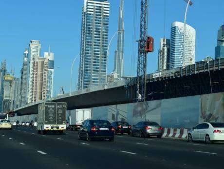 El puente sobre Sheikh Zayed Road está casi terminado.