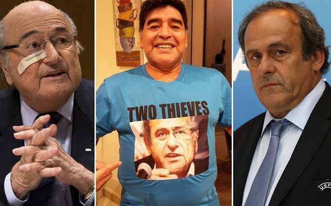Maradona con la camiseta de la polémica y los personajes a los que alude.