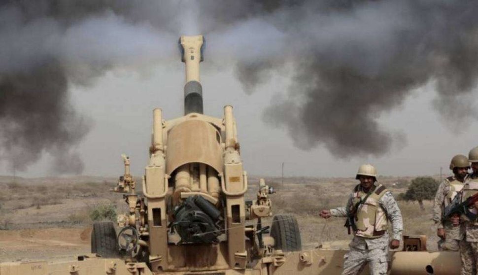Soldados saudíes defienden su frontera con Yemen.