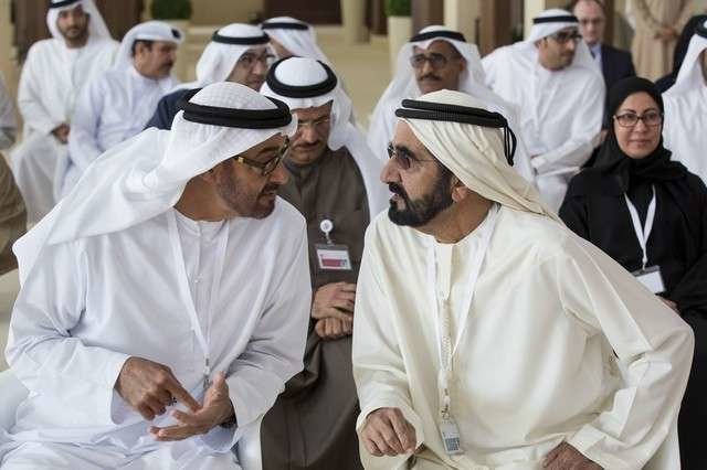 El príncipe heredero de Abu Dhabi y el gobernador de Dubai durante la reunión ministerial.