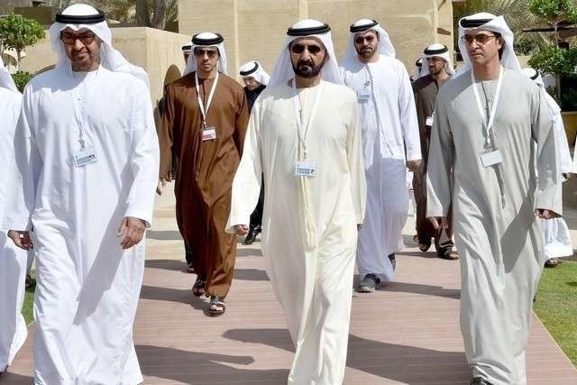Los líderes de Emiratos durante un retiro ministerial. (WAM)